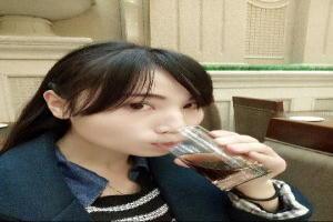 2.《女配不想死》